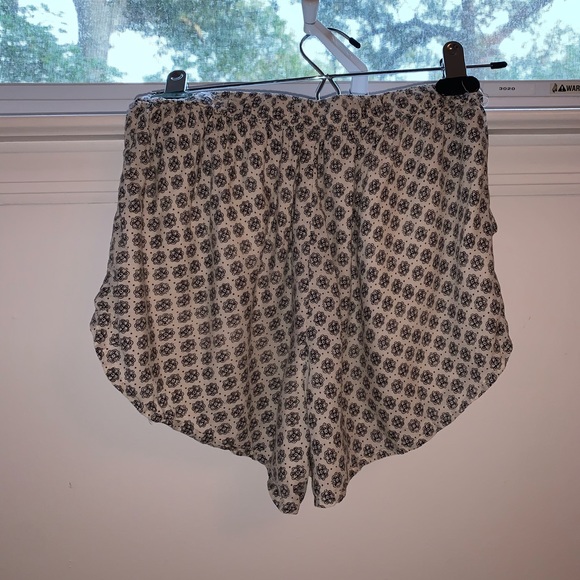 Abercrombie & Fitch Soft Patterned Shorts - Picture 5 of 5
